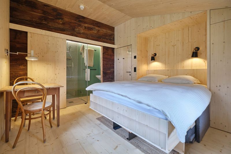 cabanotel - transformation de l'hôtel du col d'hérens à ferpècle – une chambre en configuration nuit – Colla images